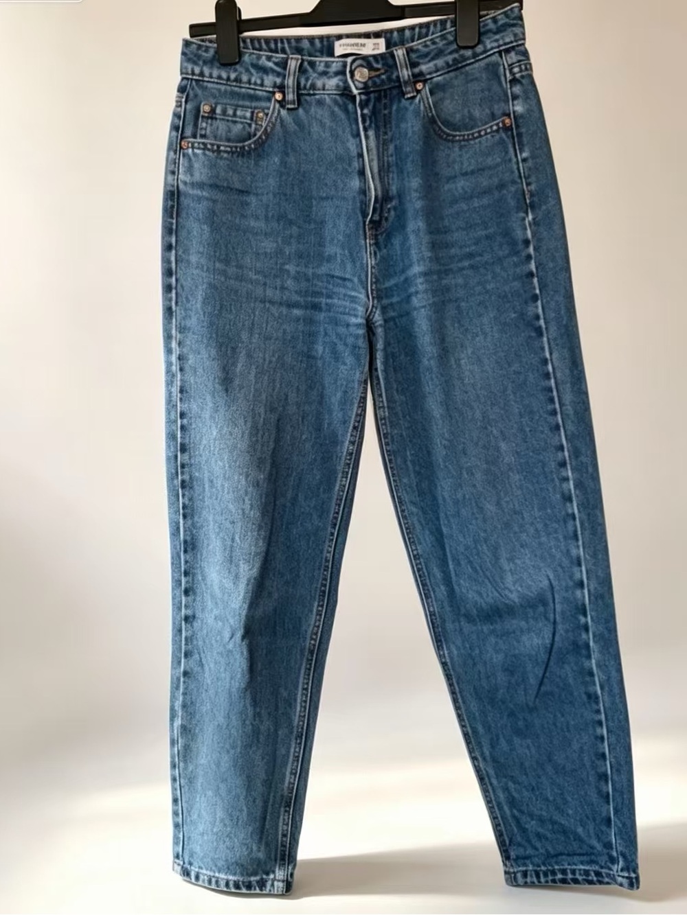 Boyfriend Jeans in Medium Blue Wash - Relaxed Fit